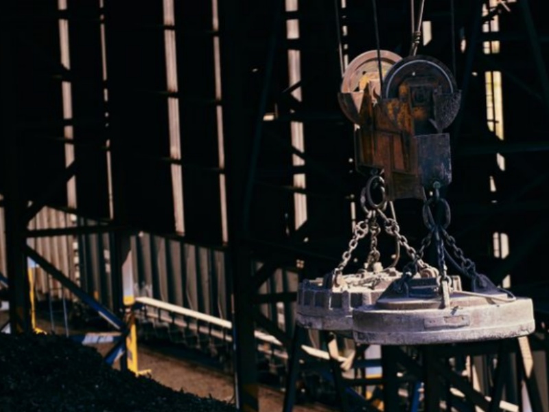 What Does Custom Pot Magnet Manufacturing Cost and MOQ Include?