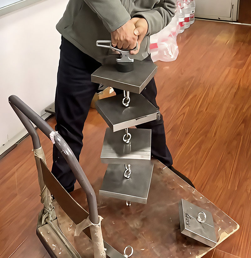 HANDHELD MAGNETIC PICKER MP-9 application